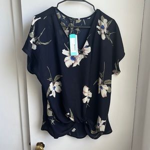 NWT Stitch Fix West Kei Large L Navy Floral V-Neck Front Twist Short Sleeve Top